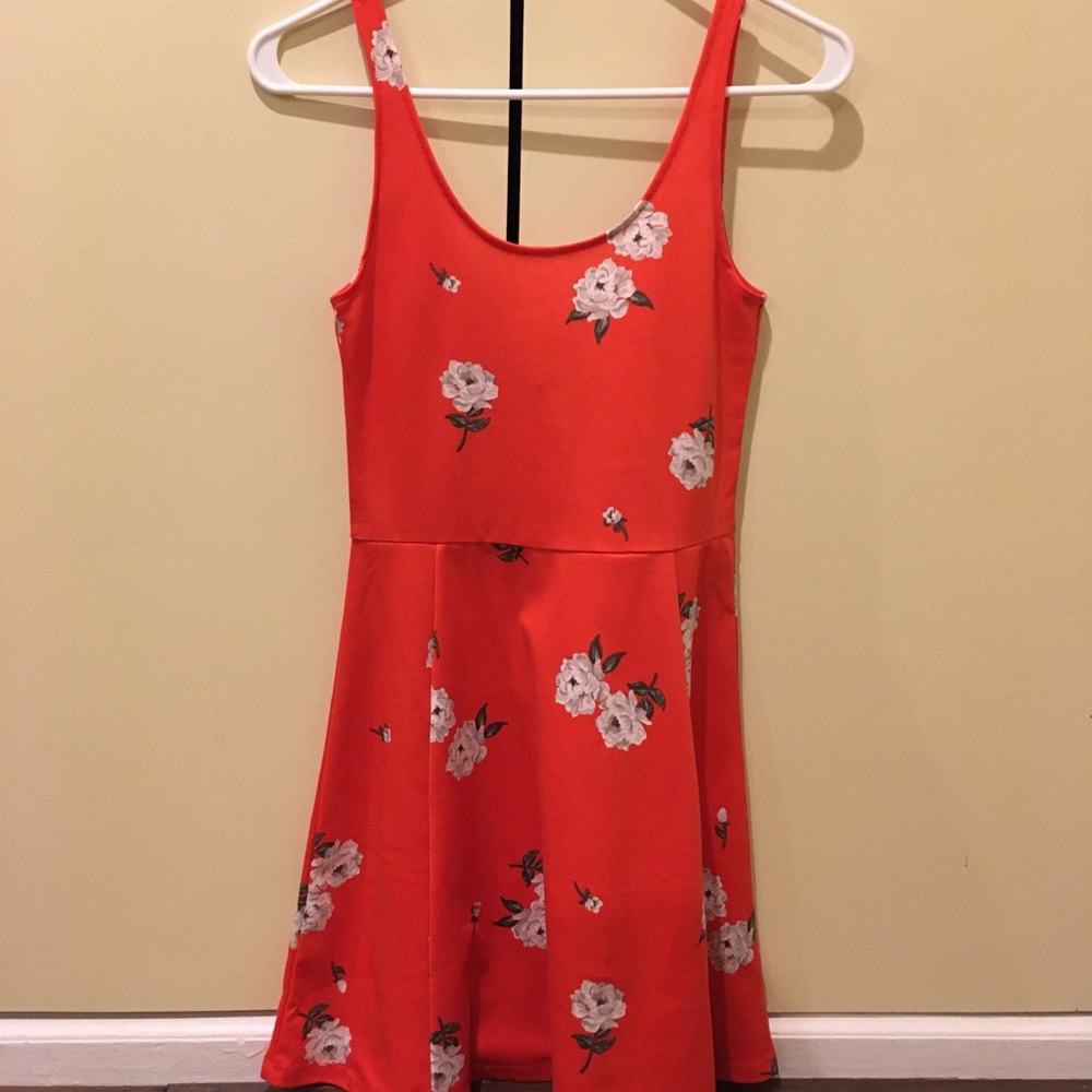 3/$10 ✨ H&M red dress